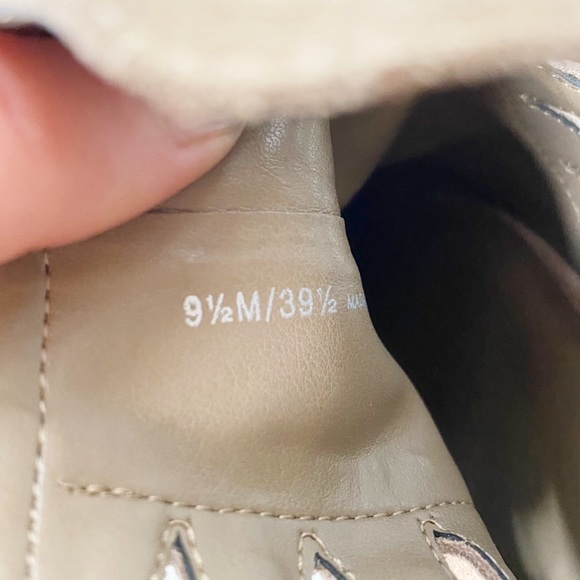 Vince Camuto | Peera Cutout Bootie Sz. 9.5 - Picture 12 of 12